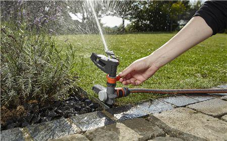 Gardena Full Or Part Circle Pulse Sprinkler with Stable Stand