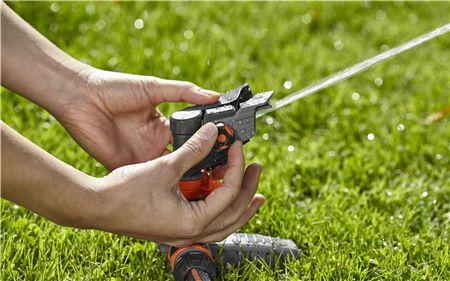 Gardena Full Or Part Circle Pulse Sprinkler with Stable Stand